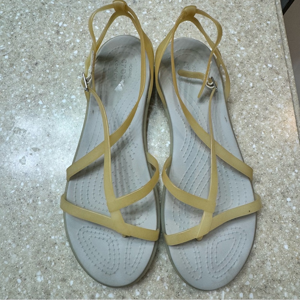 Crocs Pale Yellow Scrappy Sandals Sz10